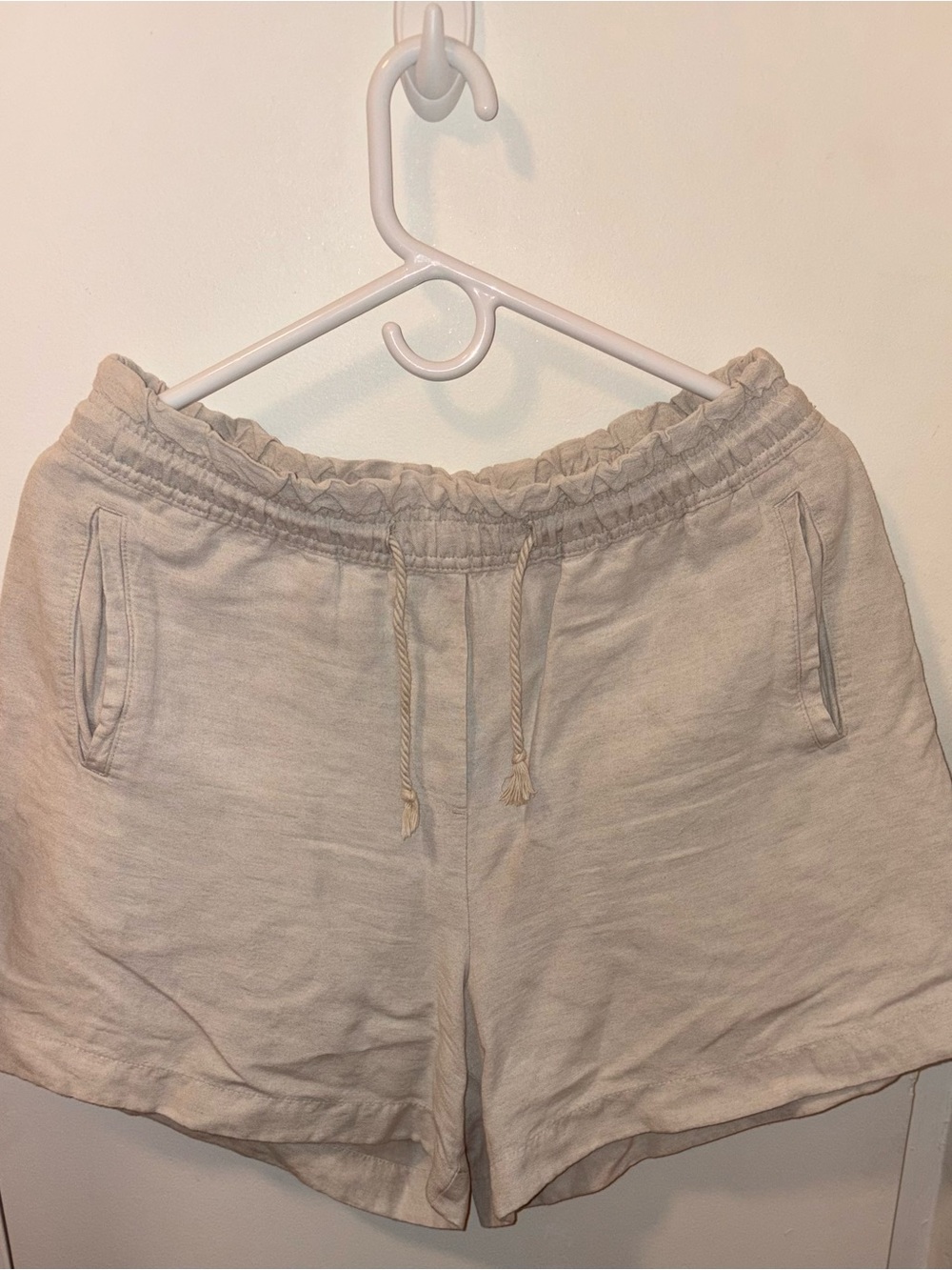 Women’s Cream Drawstring Linen Shorts